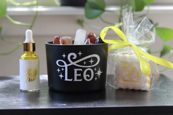 leo, zodiac, candles, crystals,